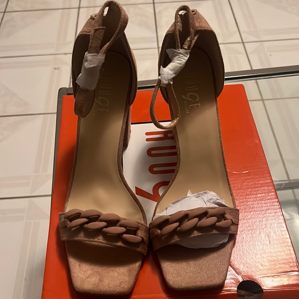 Blush woman 8.5 heels
